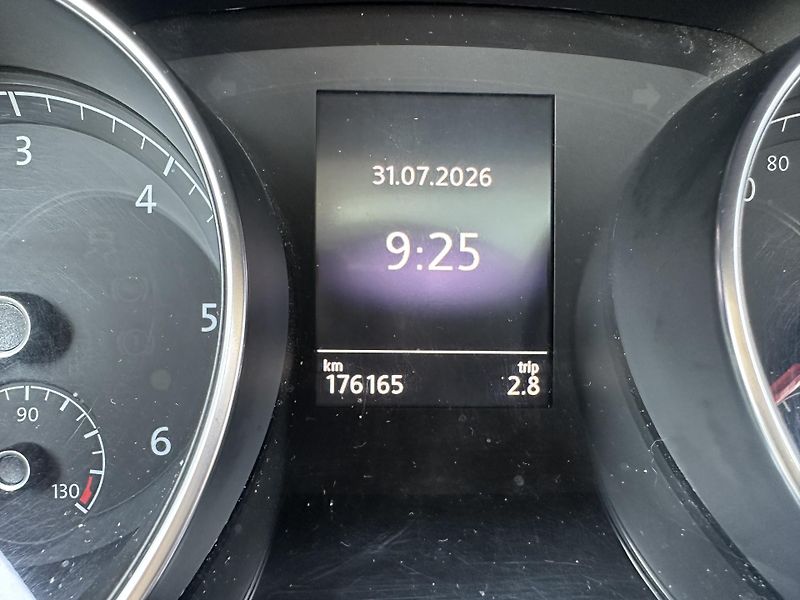 Volkswagen Touran (2015) 2.0 TDI se. knížka 7 míst - fotka 37 z 43
