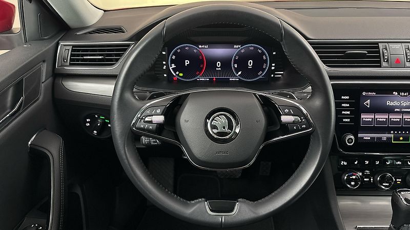 Škoda Superb 2.0 TDI DSG Style Combi - fotka 9 z 26