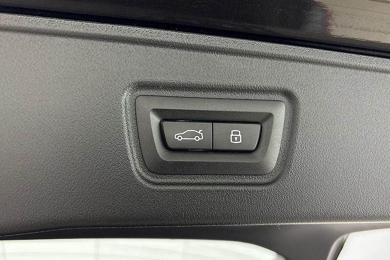 BMW Řada 5 540d xDrive Touring - fotka 21 z 24