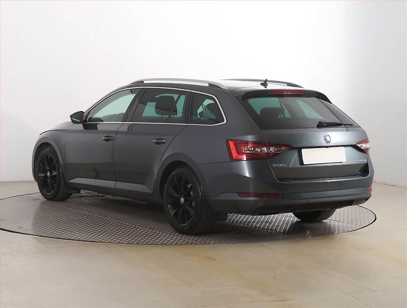 Škoda Superb (2018) 2.0 TDI, Automat, Serv.kniha - fotka 4 z 22