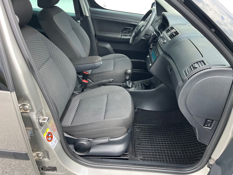Škoda Roomster (2010) 1.6 TDI Velmi pěkný - fotka 13 z 19