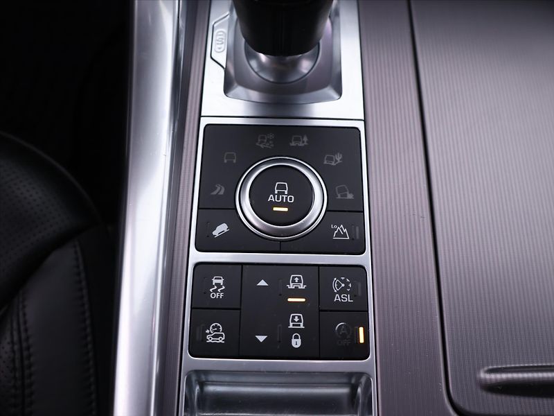 Land Rover Range Rover Sport 3,0 SDV6 HSE 225kW CZ Dynamic - fotka 28 z 37