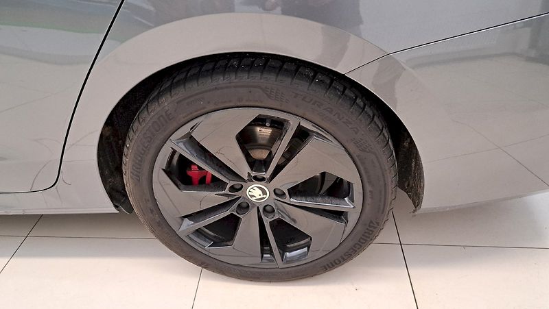 Škoda Octavia (2024) 2.0 TSI RS 195 kW A7F - fotka 21 z 23