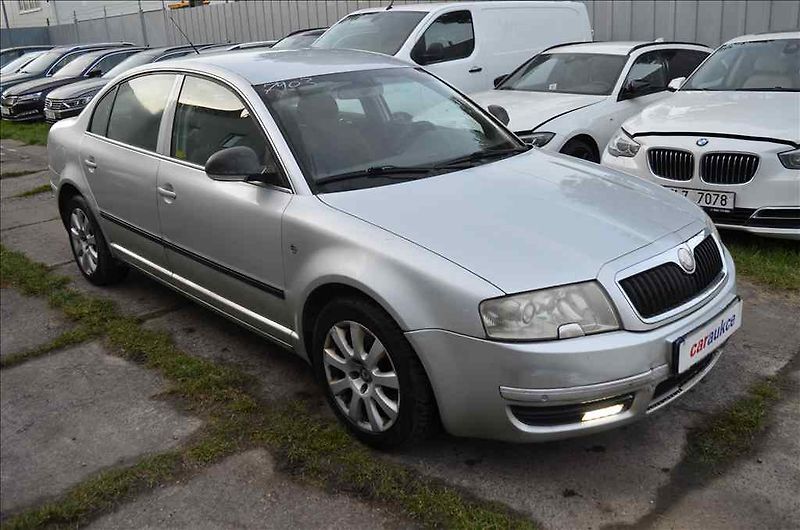 Škoda Superb (2007) 2,5 TDI - fotka 3 z 31