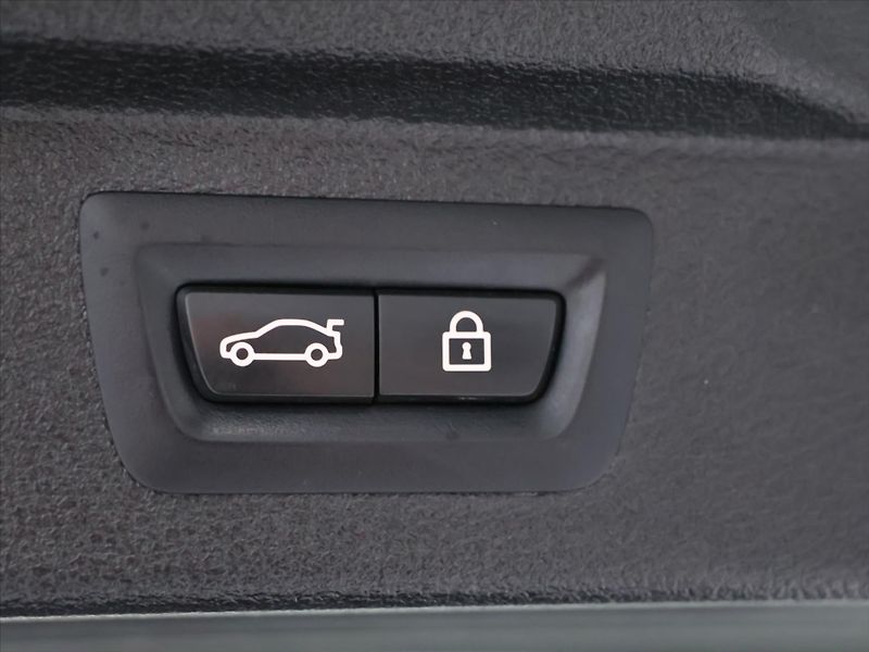 BMW X5 3,0 30d 190 kW CZ DPH xDrive - fotka 10 z 41