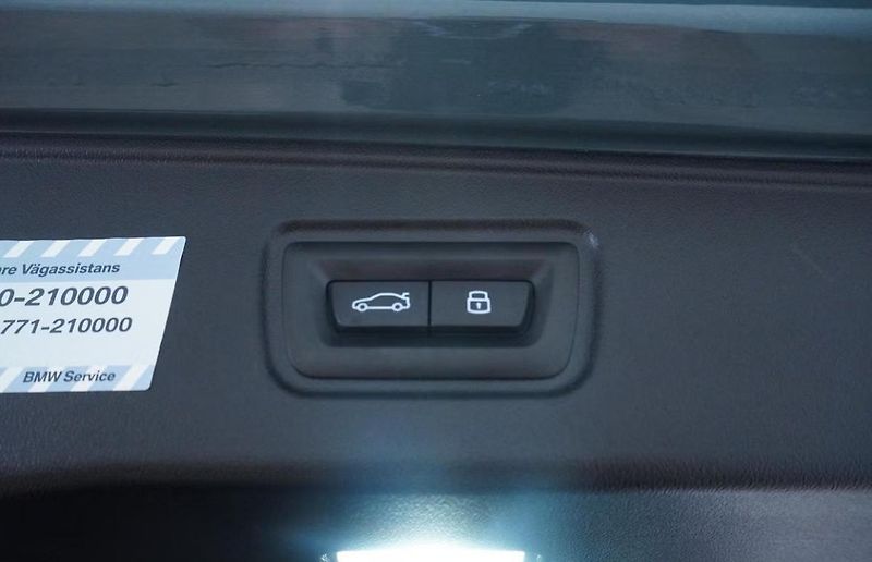 BMW i5 eDrive40 Touring M 360kam Pano - fotka 13 z 14