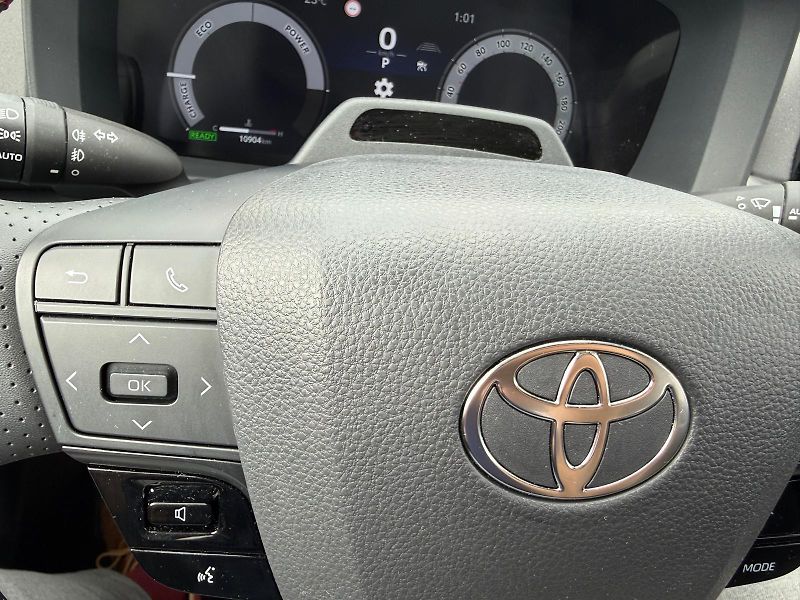 Toyota C-HR 2,0 HEV e-CVT GR Sport - fotka 17 z 30