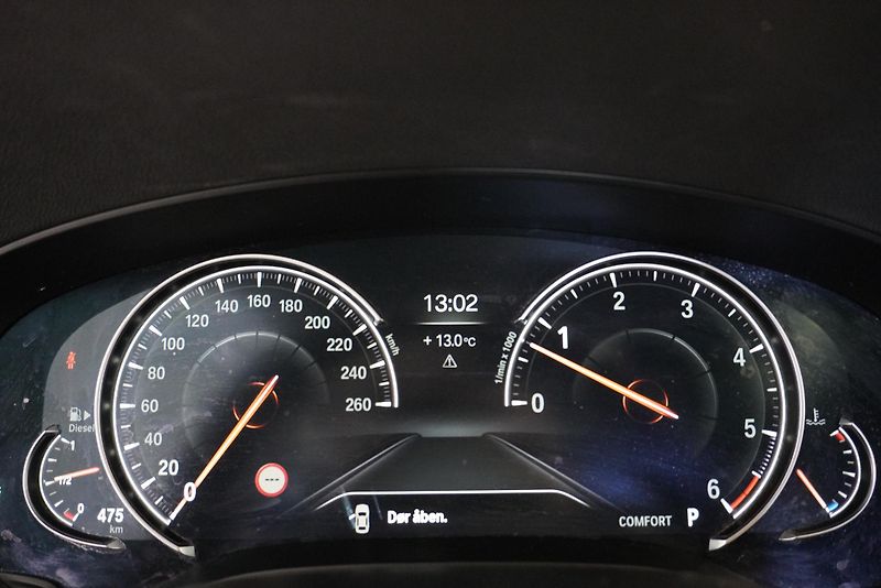 BMW Řada 5 3,0 XDRIVE AUT. - fotka 21 z 32