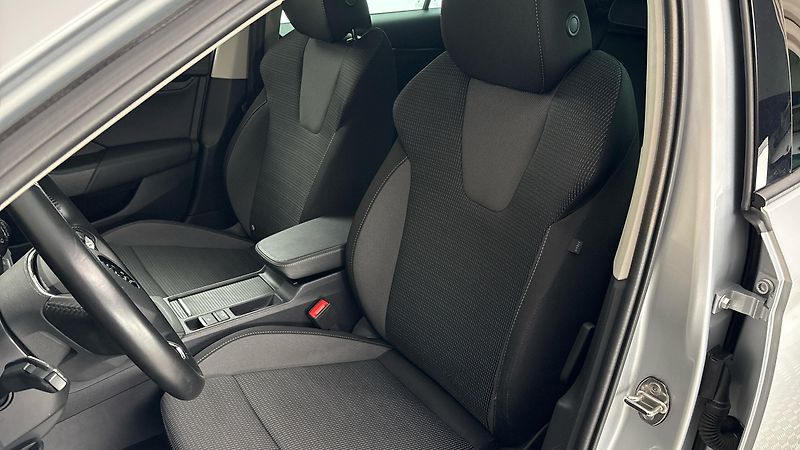 Škoda Octavia 2.0 TDI Ambition Combi - fotka 15 z 24