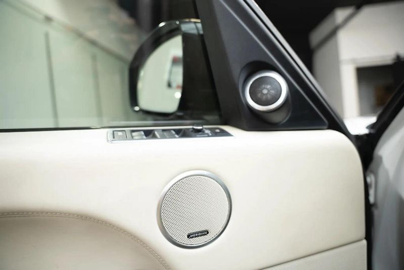Land Rover Range Rover Autobiography 4,4 SDV8 250 kW - fotka 10 z 14