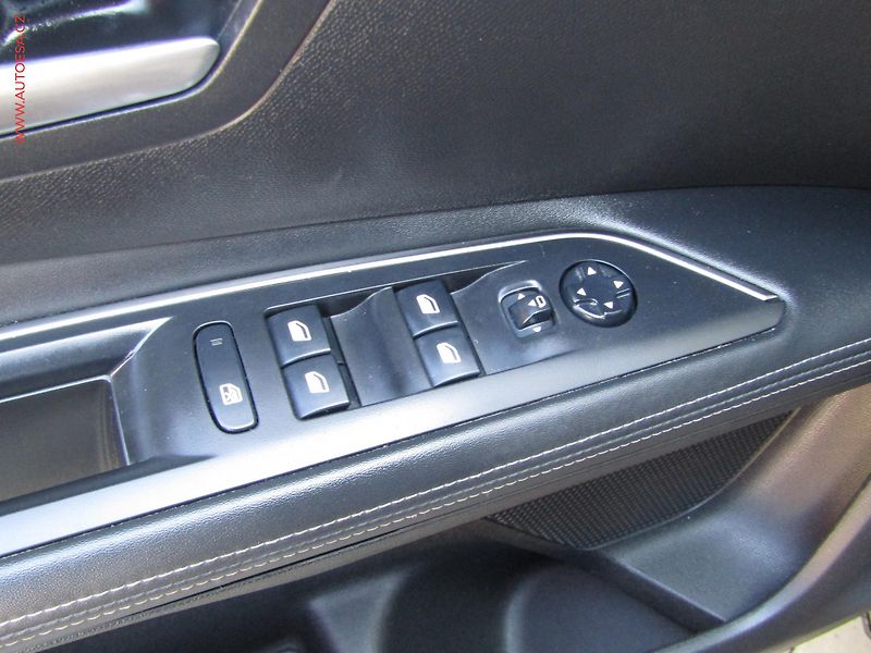 Peugeot 3008 (2019) 1.5 HDi, Allure, TZ - fotka 12 z 21