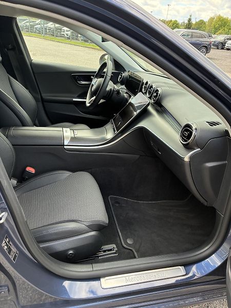 Mercedes-Benz Třídy C (2023) C 220d 4MATIC kombi - fotka 8 z 17