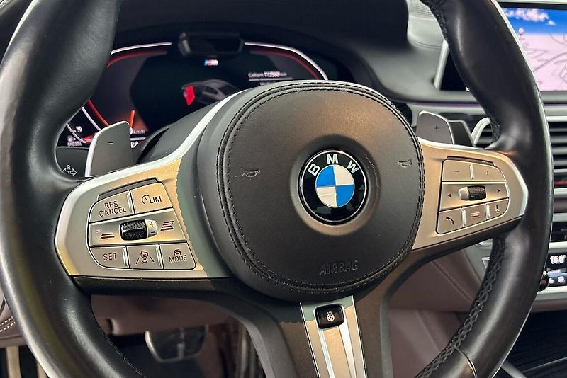 BMW Řada 7 740d xDrive - fotka 25 z 29