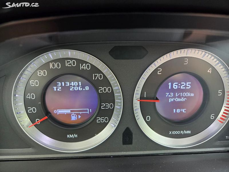Volvo XC60 (2011) 2.0D 120Kw Manuál - fotka 22 z 29