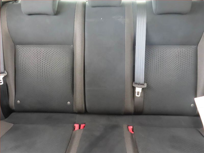 Nissan Juke (2013) 1.6 DIG-T - fotka 10 z 15