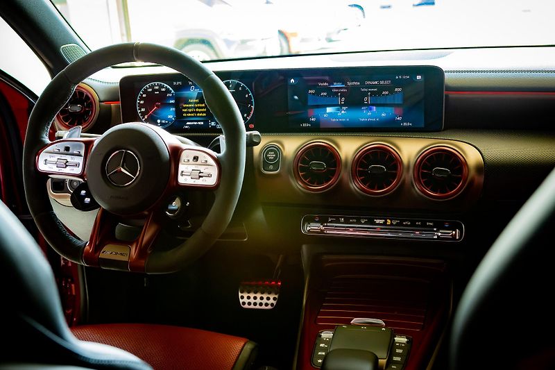 Mercedes-Benz Třídy A (2020) Mercedes-AMG A45 S 4MATIC+ - fotka 6 z 11