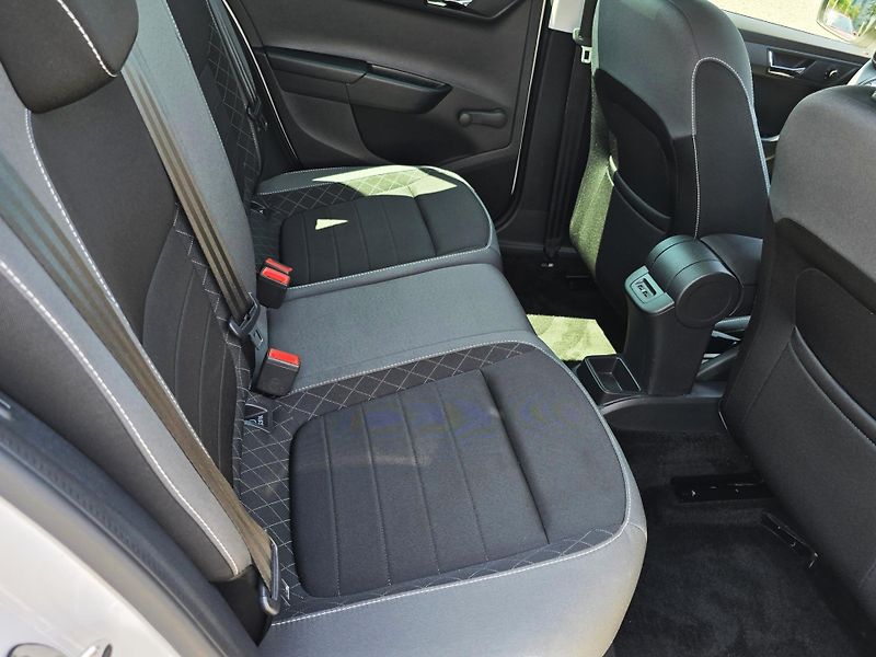 Škoda Fabia 1.0TSI 70KW TOUR SmartLink ČR  - fotka 17 z 32