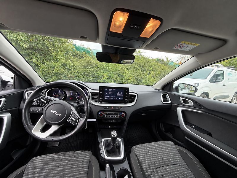 Kia Ceed (2023) 1.5T-GDI 118kW ,ČR,Exclusive  - fotka 3 z 6