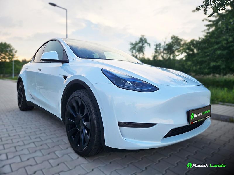 Tesla Model Y (2022) Dual Motor 4×4 (378 kW) - fotka 1 z 13