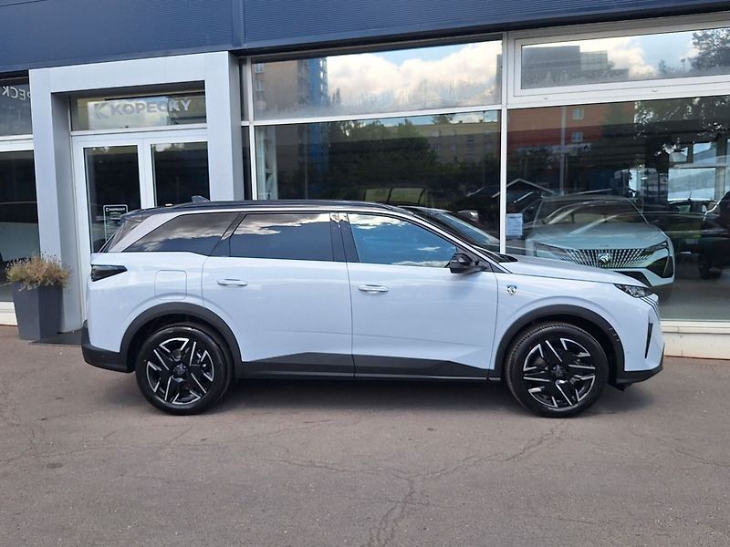 Peugeot 5008 (2026) GT Hybrid 145 e-DCS6 - fotka 9 z 17