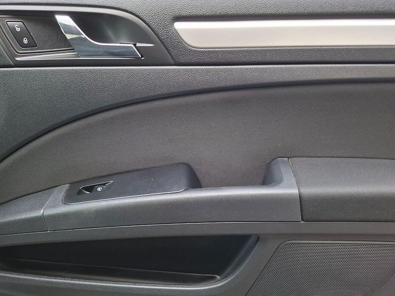 Škoda Superb (2010) 2.0TDI 103kW 6MN -TAŽ.ZAŘÍZENÍ - fotka 18 z 30