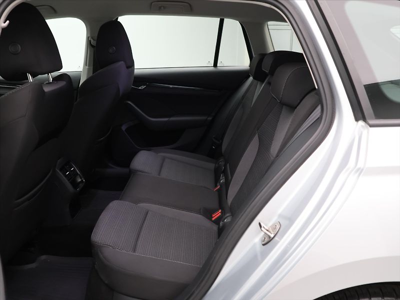Škoda Octavia 2,0 TDI 85kW Ambition CZ DPH - fotka 14 z 32