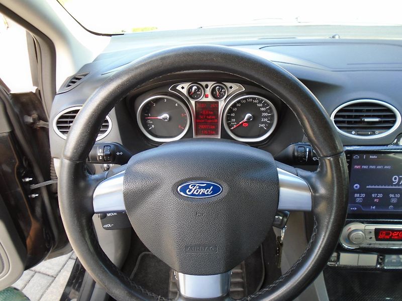 Ford Focus 2.0Tdci 100kW Titanium - fotka 14 z 25