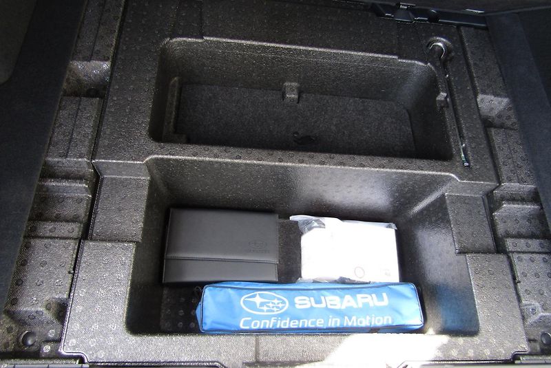 Subaru Outback (2025) 2,5i TOURING  MY25.5 - fotka 16 z 52