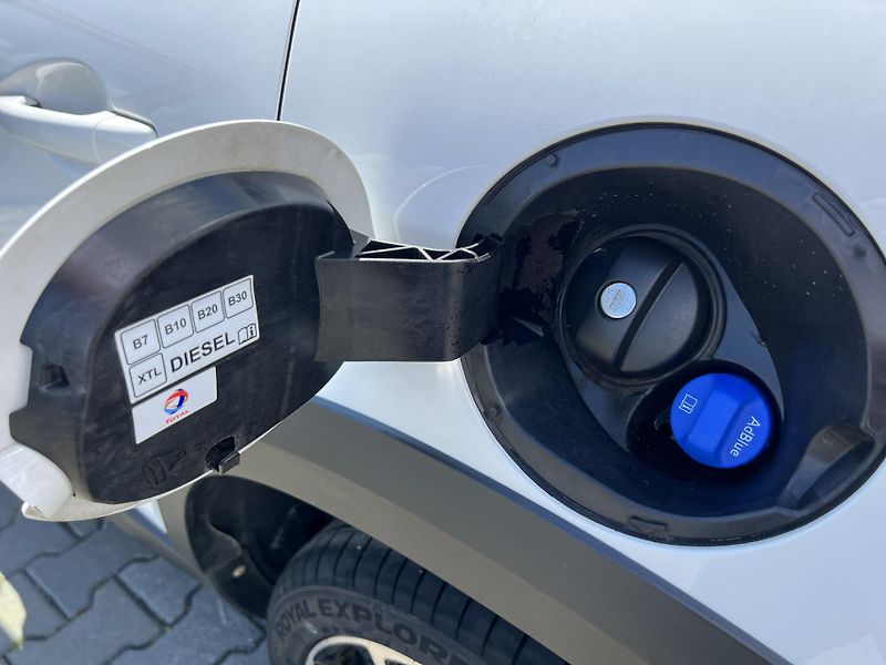 Peugeot 2008 (2019) 1.5 BlueHDi - fotka 33 z 40