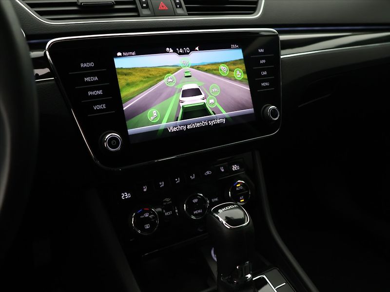 Škoda Superb 1,5 TSI 110kW L&K DSG CZ DPH - fotka 20 z 34