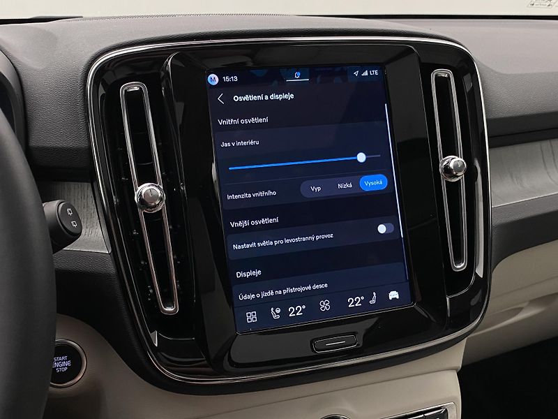 Volvo XC40 B4 DARK ULTRA AUT CZ - fotka 53 z 60