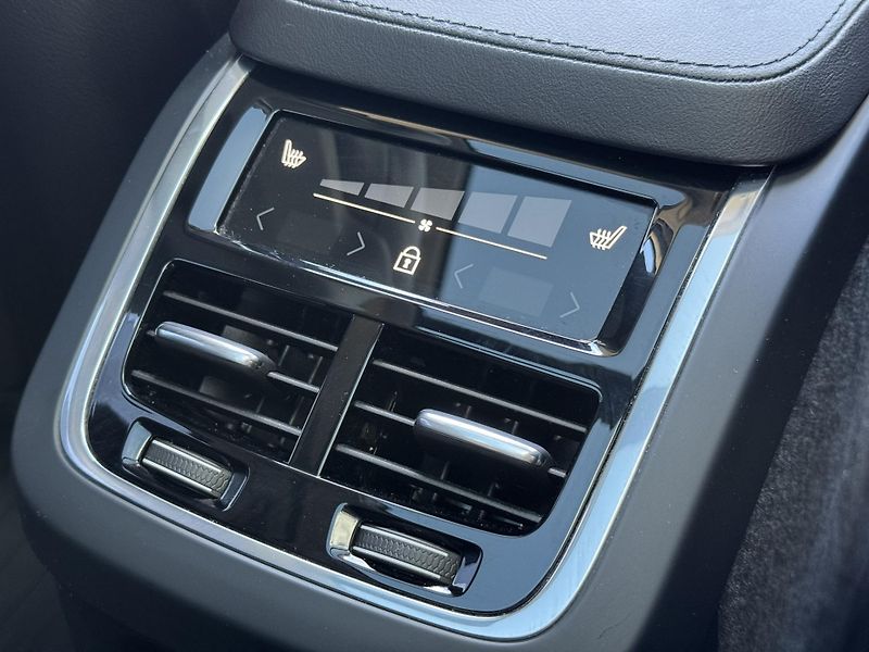 Volvo XC90 T8 AWD / POLESTAR /REZERVACE - fotka 30 z 57