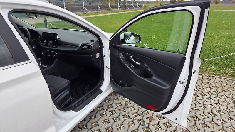 Hyundai i30 (2023) 1.5T-GDI 117 kW, Smart CZ DPH - fotka 11 z 30