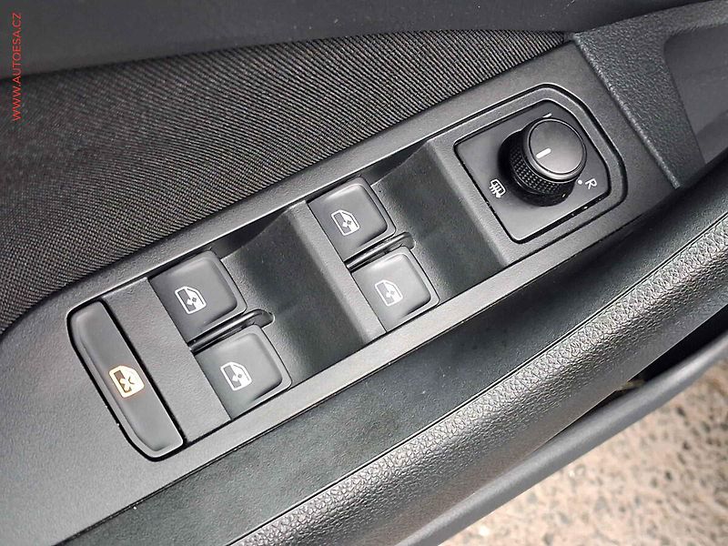 Škoda Scala (2020) 1.0 TSi, AC, park.čidla - fotka 11 z 17