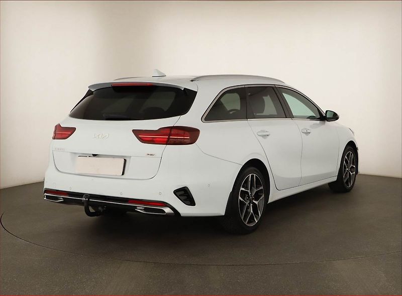 Kia Ceed (2023) Premium 1.6 GDI plug-in - fotka 5 z 19