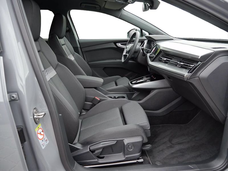 Audi Q4 e-tron 40 Sportback Keyless Asistence - fotka 7 z 18