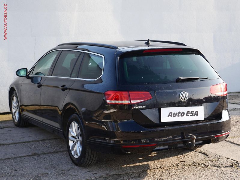 Volkswagen Passat (2018) 2.0 TDi, Comfortline, DSG - fotka 4 z 19