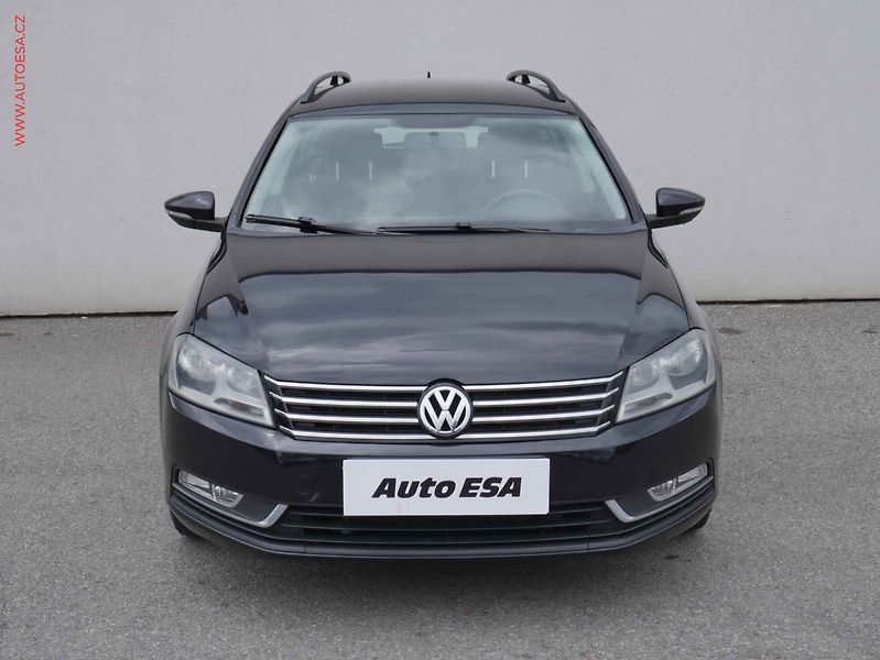 Volkswagen Passat (2011) 1.4TSi, AC, tempo, navi - fotka 2 z 13