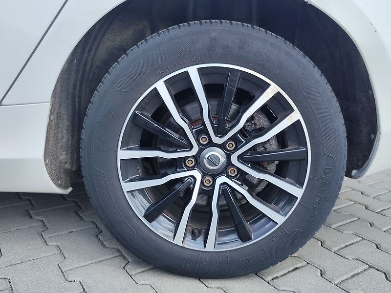 Volvo V40 2.0 D3/110kW ČR - fotka 25 z 27