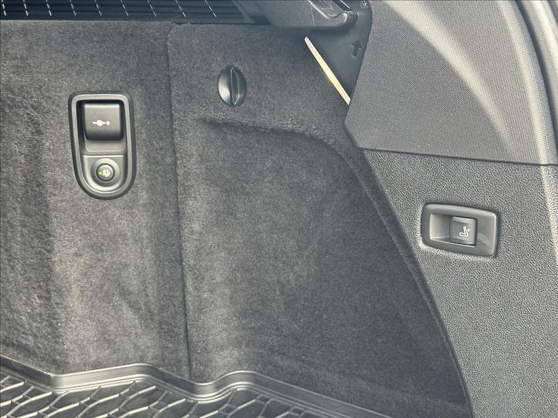 BMW Řada 5 3,0 540d xDrive M-Packet ČR DP - fotka 31 z 36