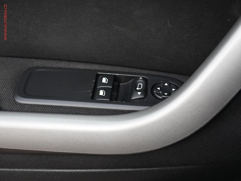 Peugeot 308 (2013) 1.6i, ČR, AAC - fotka 12 z 14