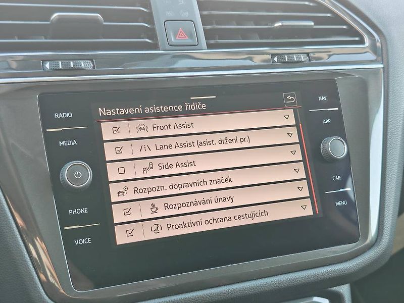 Volkswagen Tiguan Elegance 7DSG 1,5TSi - fotka 16 z 24
