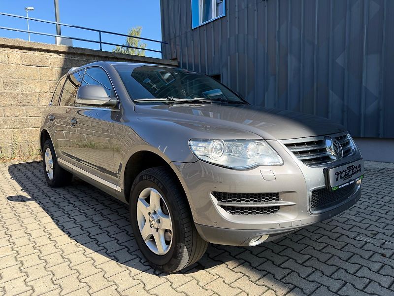 Volkswagen Touareg 3,0 TDi V6 4-motion /servis.k. - fotka 7 z 33