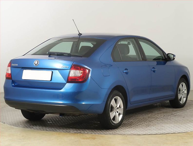 Škoda Rapid (2019) 1.0 TSI, Park. senzory - fotka 5 z 17
