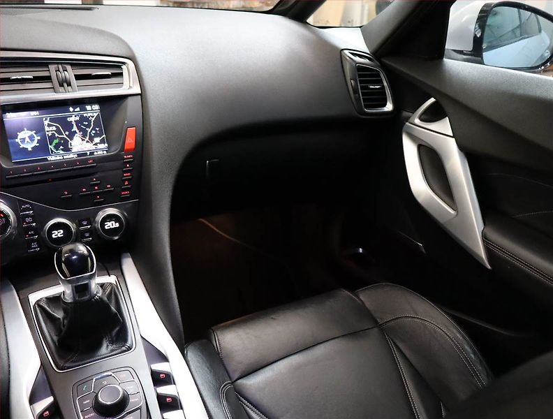 Citroën DS5 (2014) 2.0 HDi, Navi, Xenony - fotka 8 z 17