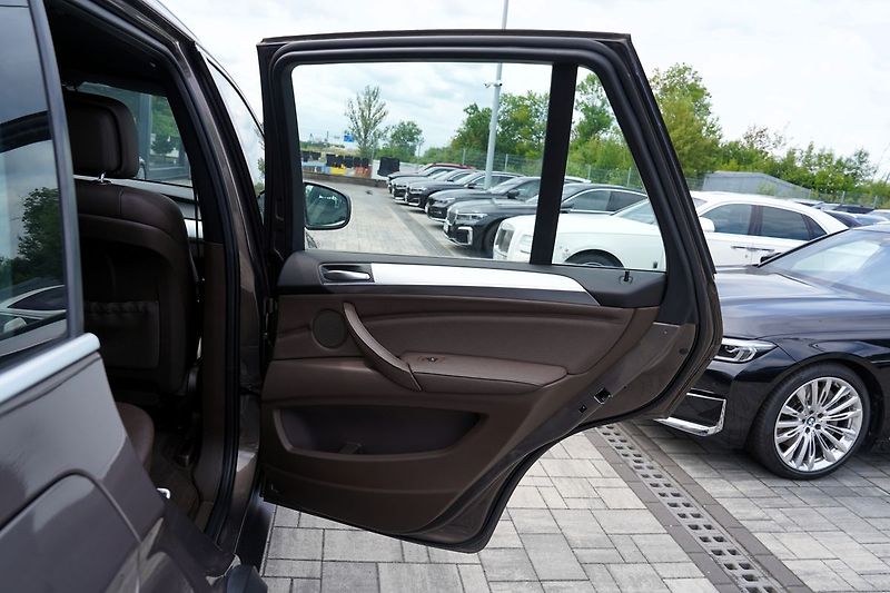 BMW X5 4.0d xDrive/kůže/7míst/55.000k - fotka 20 z 44