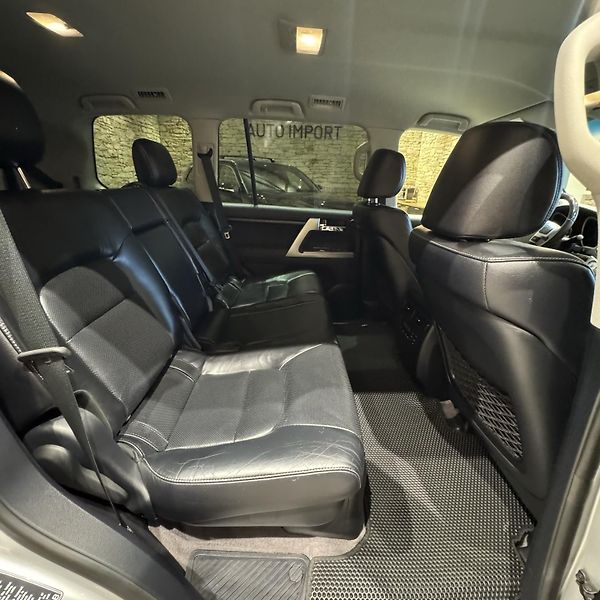 Toyota Land Cruiser (2013) - fotka 26 z 33