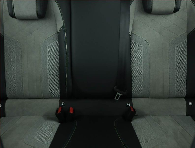 Peugeot 2008 (2021) GT 50 kWh, SoH 85%, Automat - fotka 10 z 19