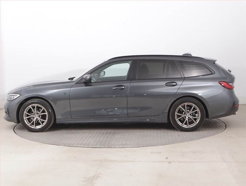 BMW Řada 3 (2021) 318 d - fotka 3 z 18