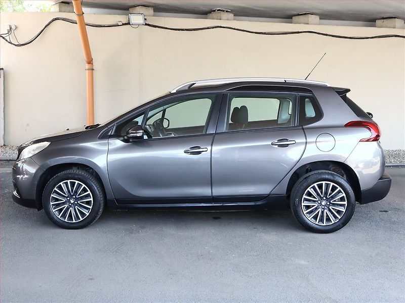 Peugeot 2008 (2017) 1.2 PureTech, Automat, Navi - fotka 3 z 14